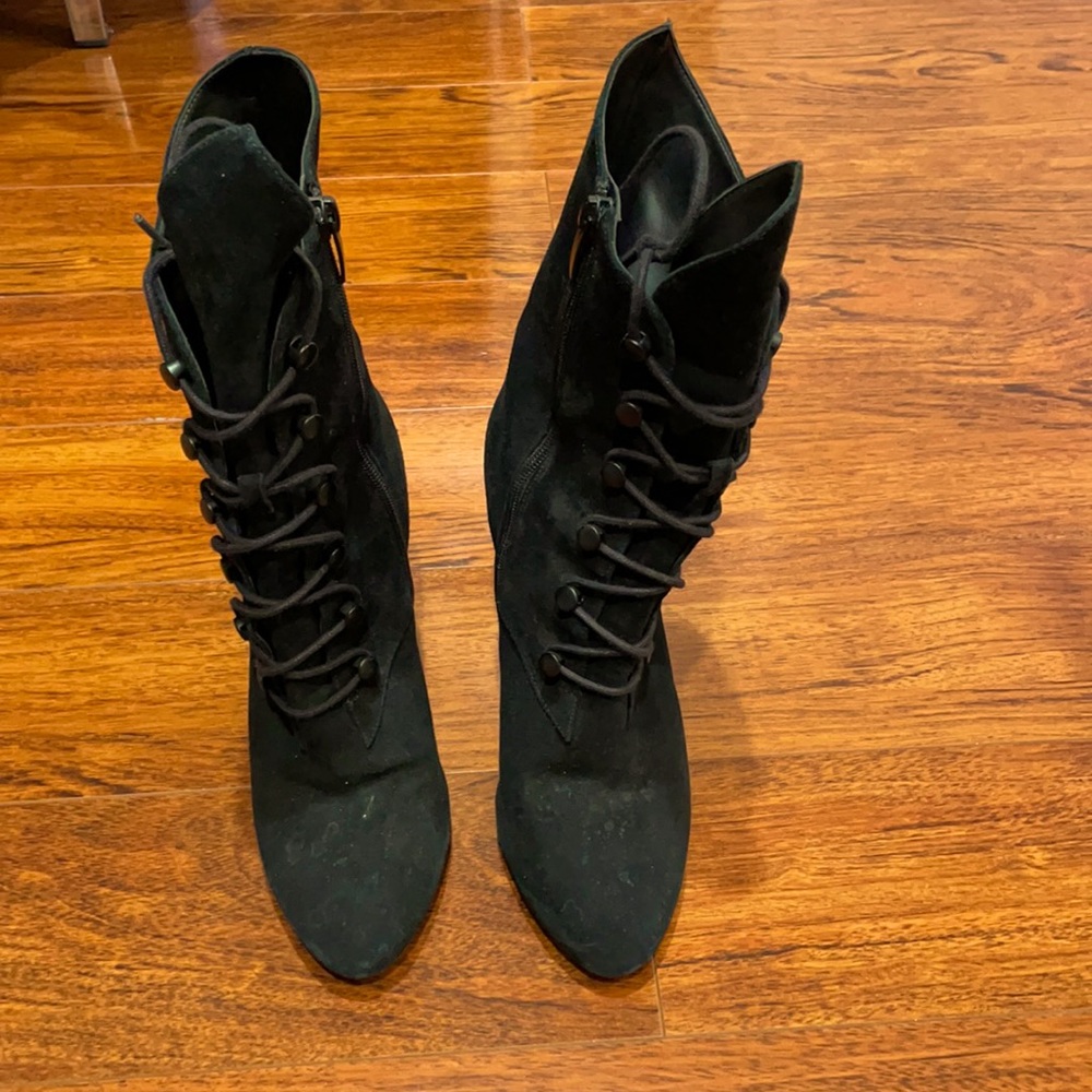 Black heeled boots
